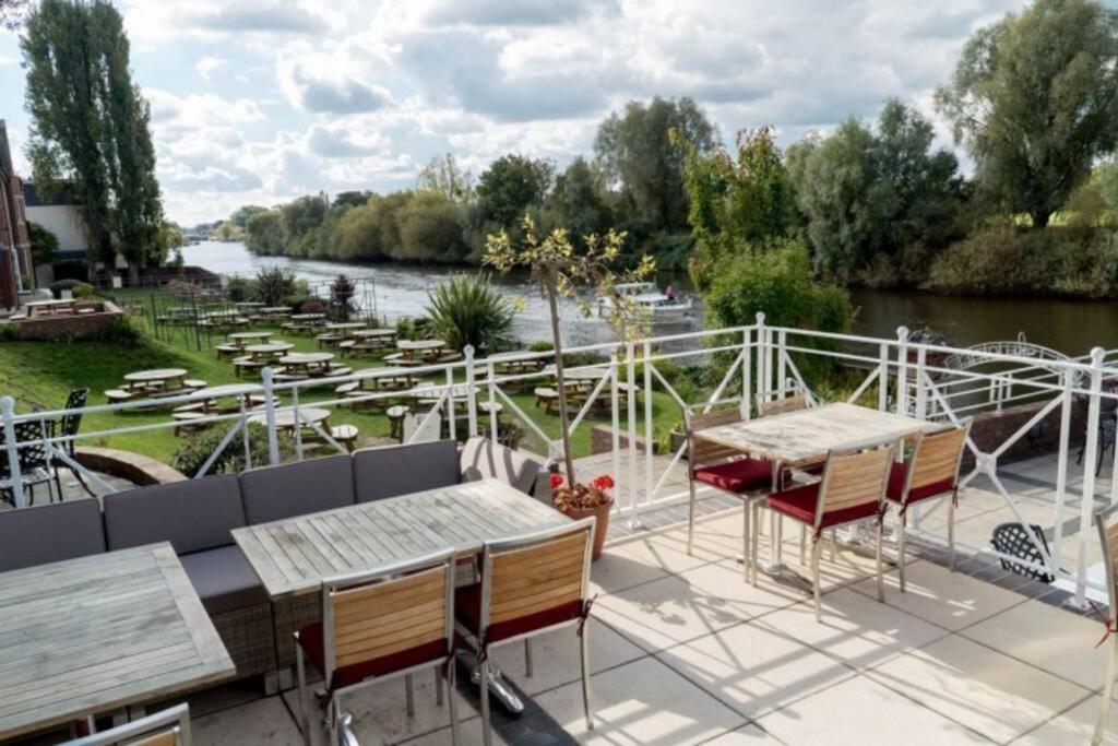 Unrivalled Location - Five Star - Worcester Apartment Dış mekan fotoğraf